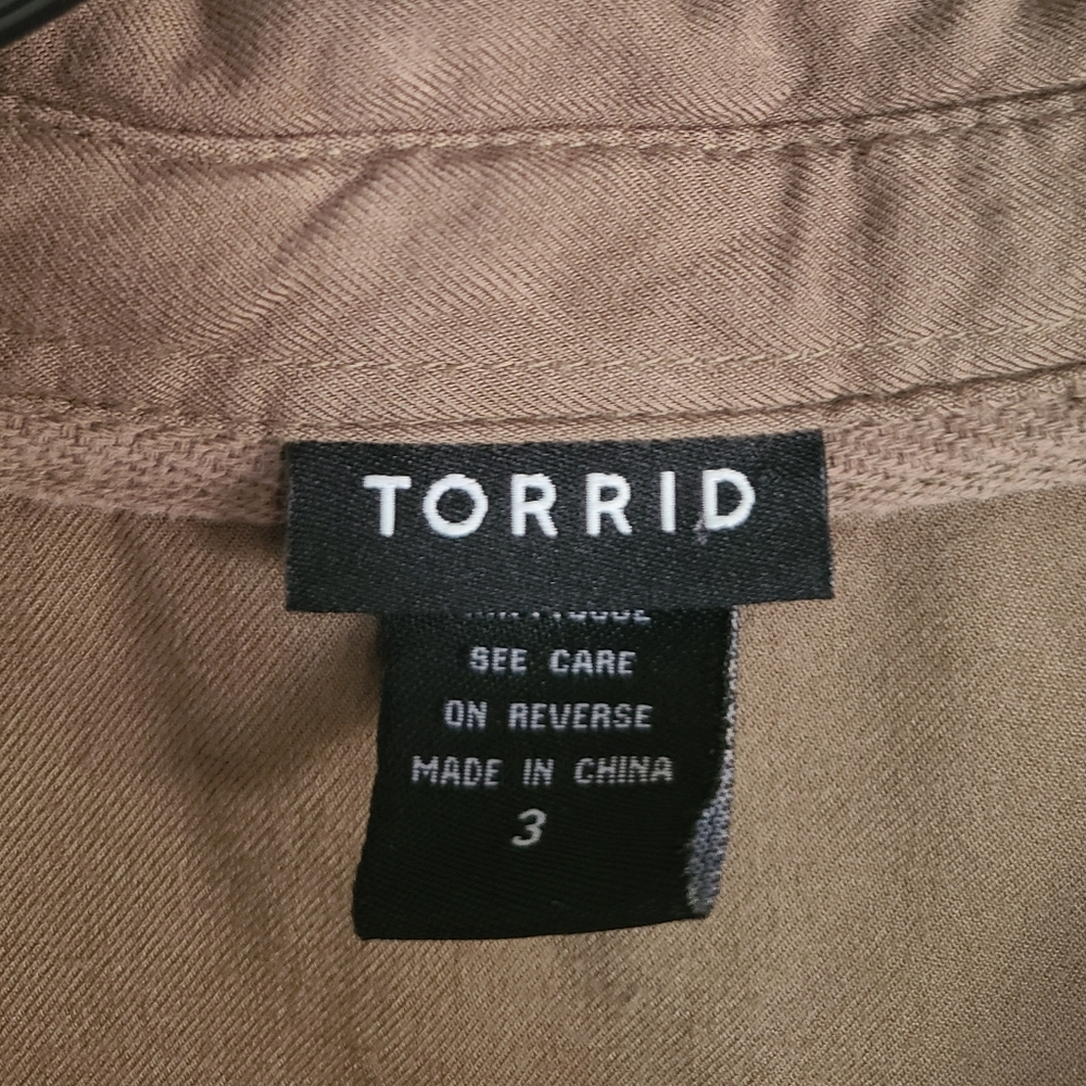 Torrid Floral Embroidered Collared Button Down Shirt Olive Green 3X - Picture 7 of 7